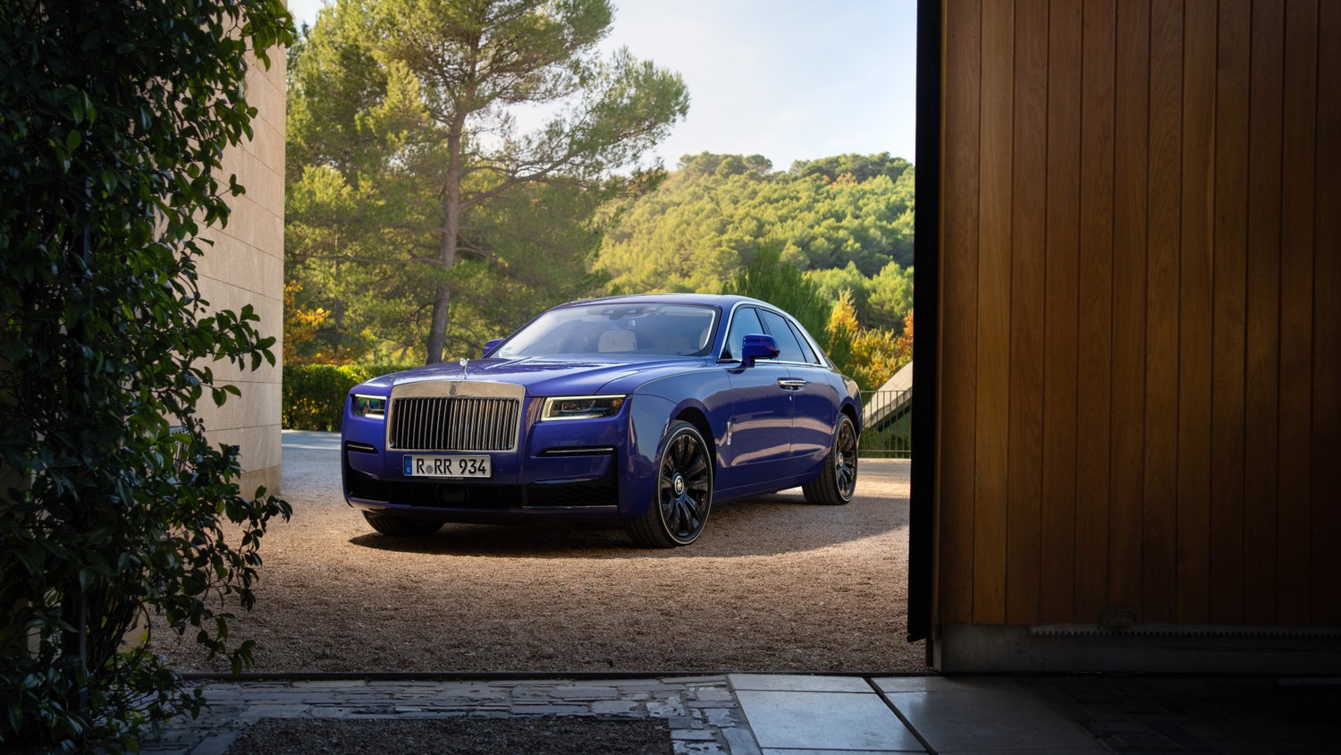 Download the Stunning Purple Rolls Royce Ghost Wallpaper