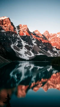 Explora la belleza de Moraine Lake en el Parque Nacional Banff