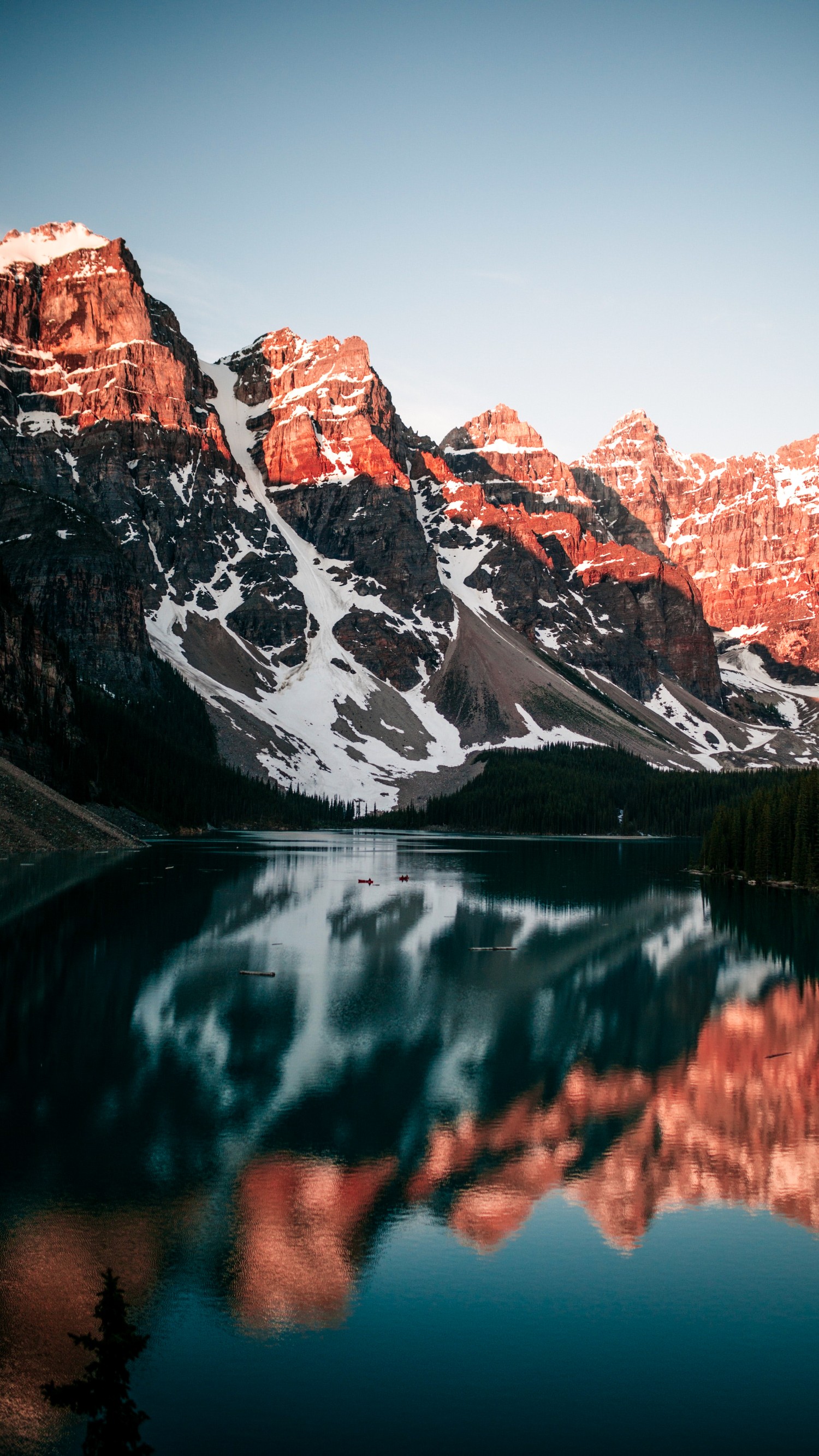 Explore the Beauty of Moraine Lake in Banff National Park