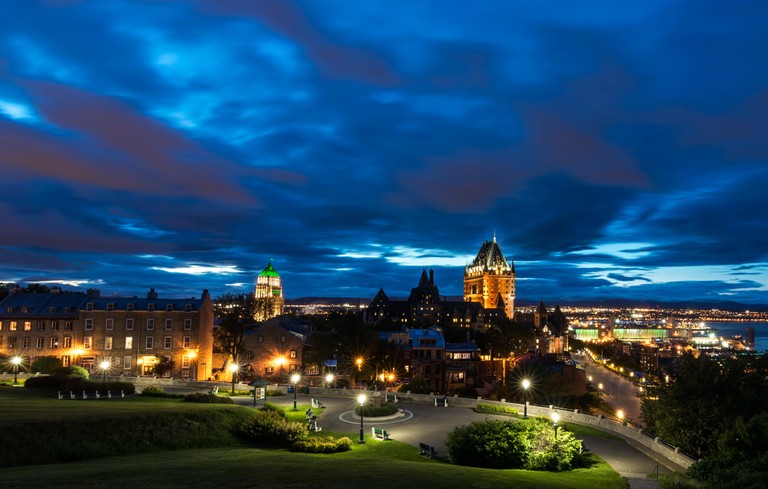 Explore the Night Beauty of Quebec City's Skyline