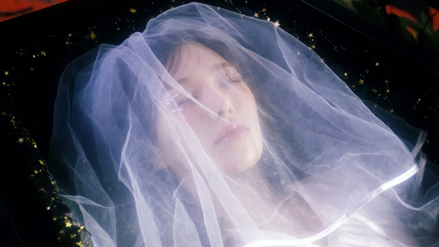 Téléchargez le Superbe Wallpaper de Wendy dans le MV 'Wish You Hell'