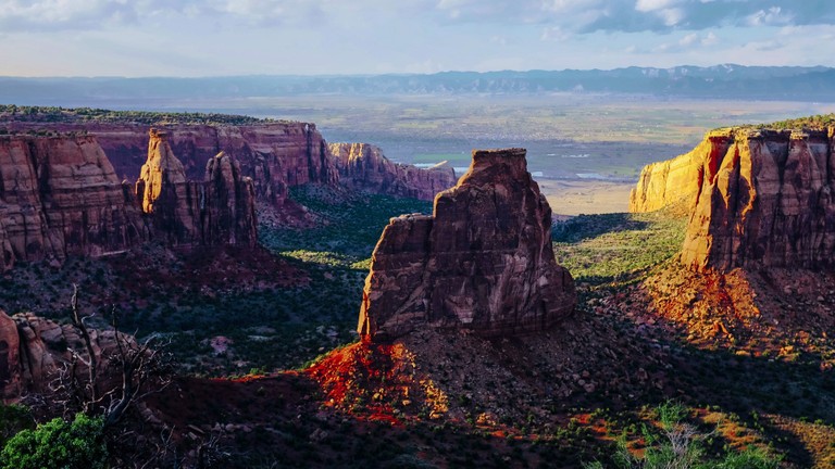 Explore Our Stunning Canyon Landscape Wallpaper