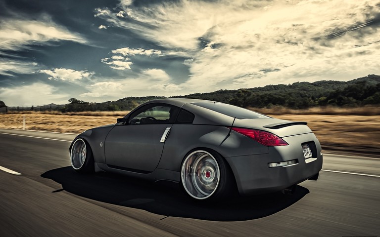 Stunning Nissan 350Z Wallpaper for Car Enthusiasts