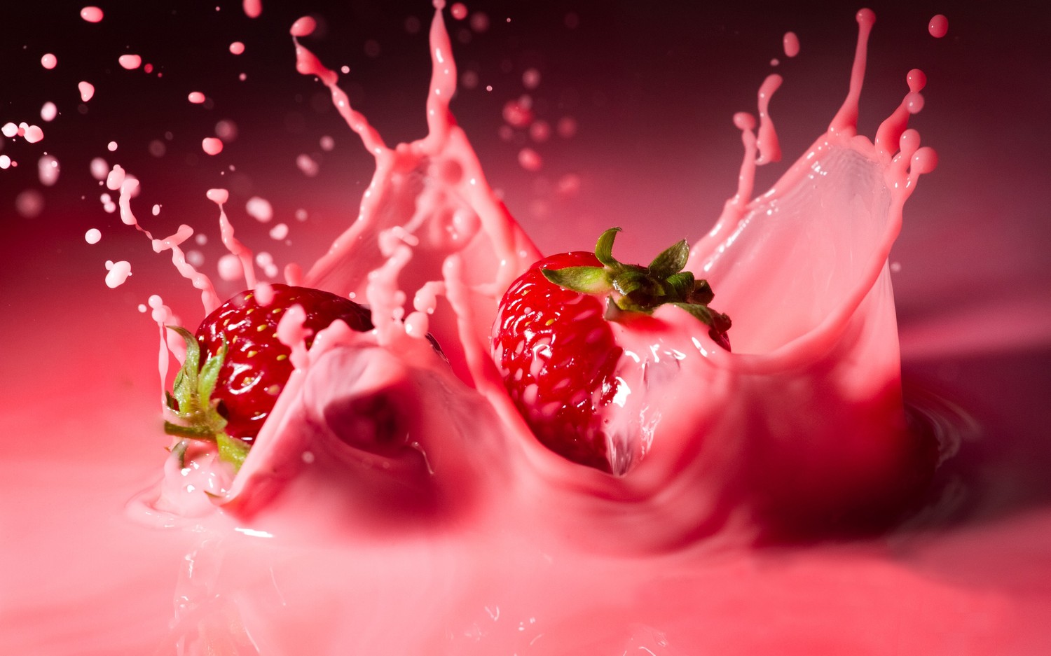 Vibrant Strawberry Splash Wallpaper