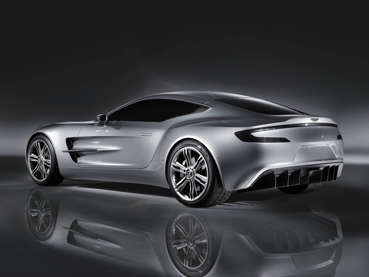 Fondo de Pantalla de Supercoches Aston Martin: Imágenes Exclusivas de Alta Calidad