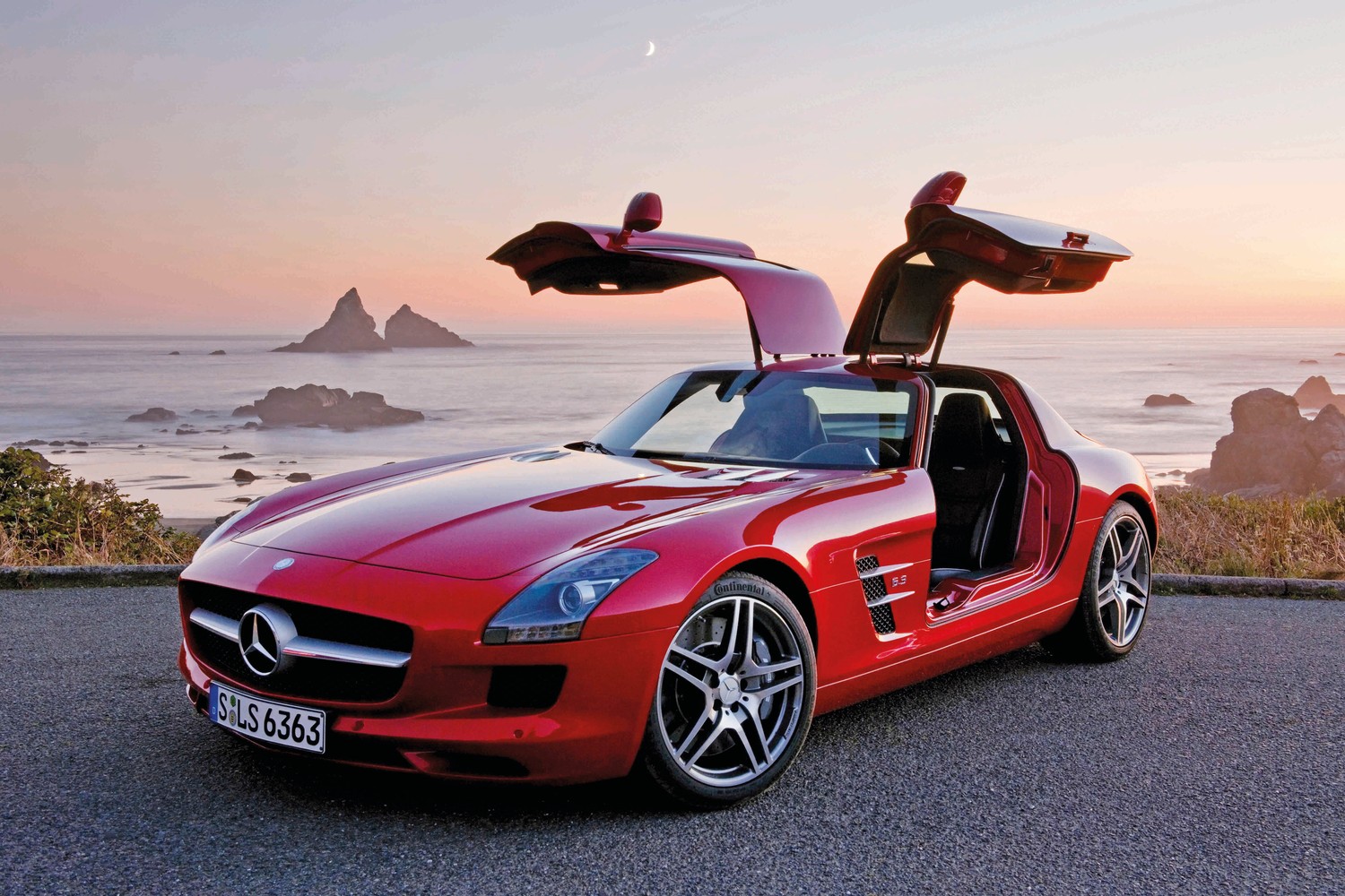 High-Quality Mercedes-Benz SLS AMG Wallpaper