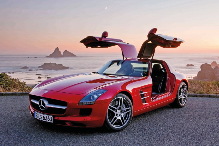 High-Quality Mercedes-Benz SLS AMG Wallpaper