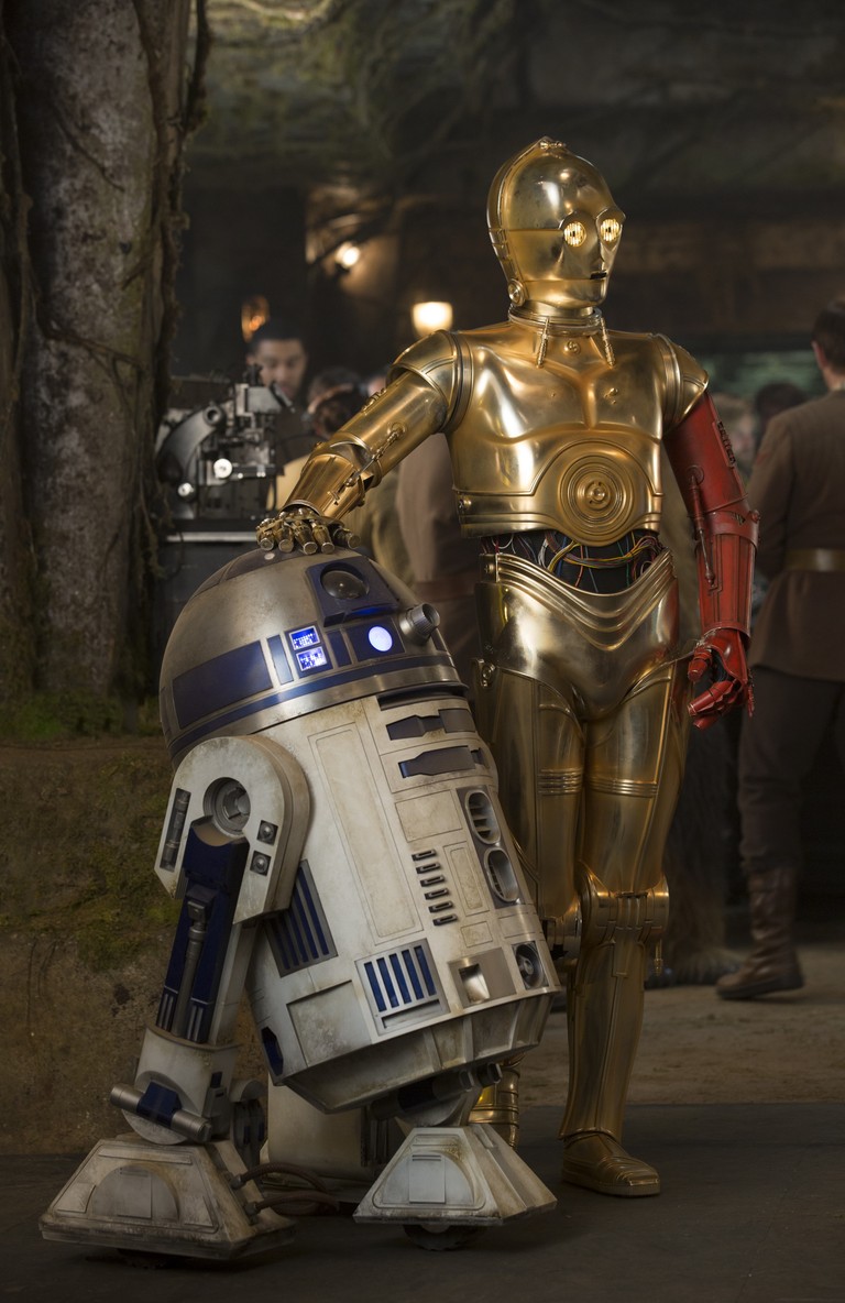 Explore Our Exclusive Star Wars Wallpaper with R2-D2 and C-3PO