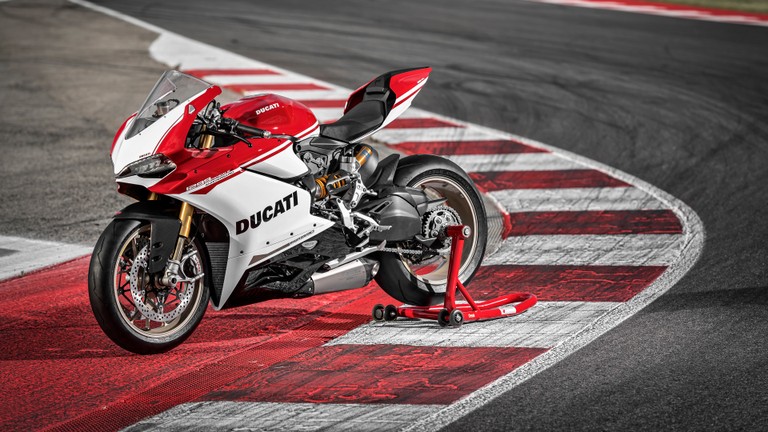 Download Stunning Ducati 1299 Wallpaper