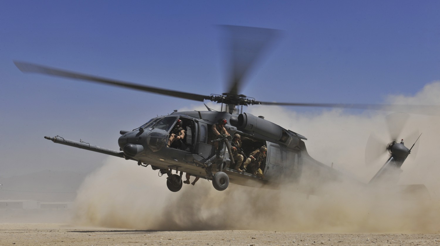 Download the Impressive Sikorsky UH-60 Black Hawk Wallpaper