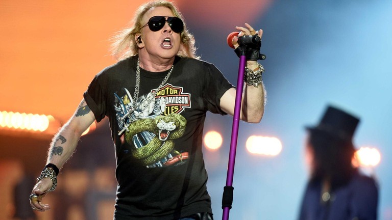 Axl Rose in Action: Download Exclusive Wallpaper