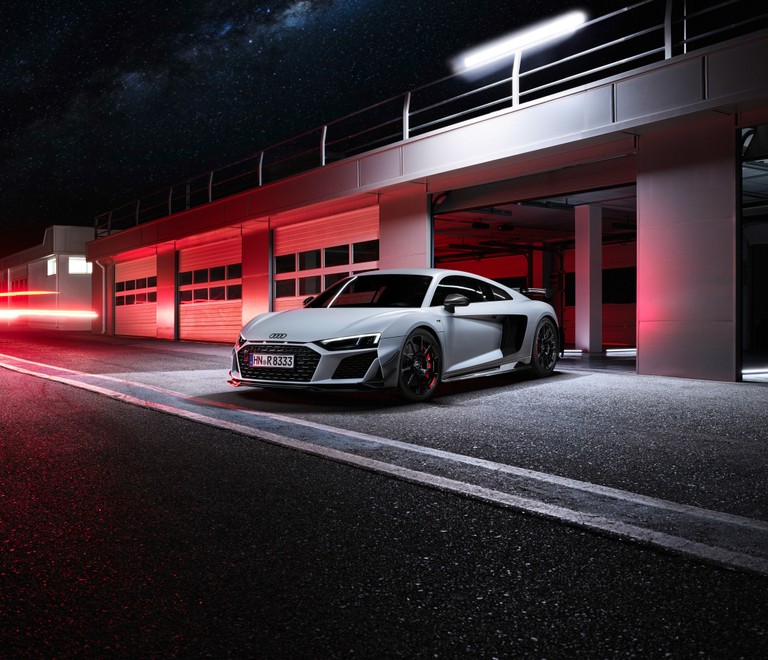 Explore the Audi R8 Coupé V10 GT RWD in Brilliant 4K