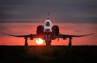 Impresionante McDonnell Douglas F-4 Phantom II al atardecer