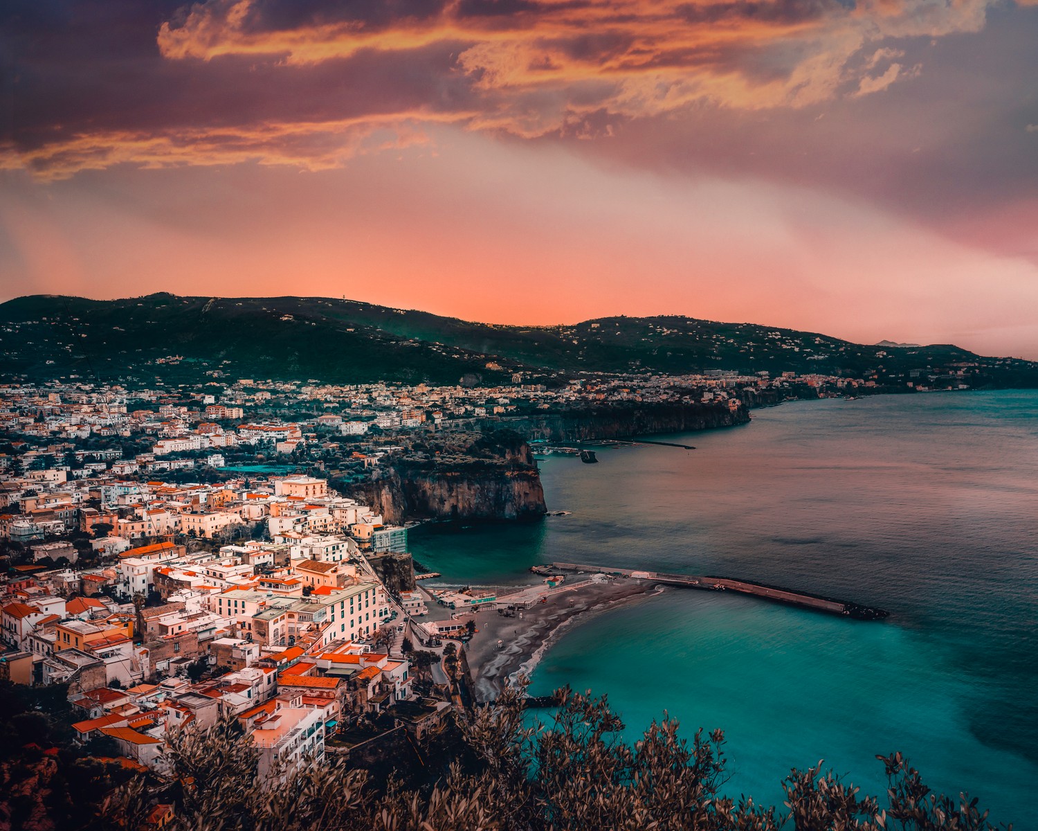 Breathtaking Coastal Sunset Over the Bay