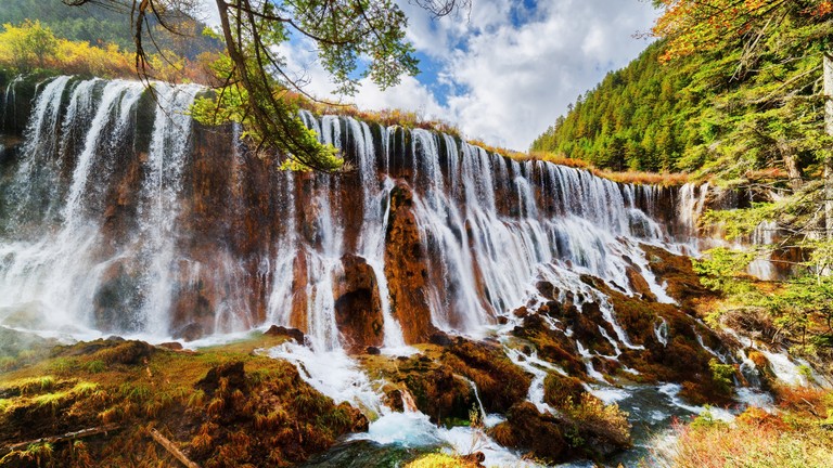 Explore the Majestic Waterfalls of Jiuzhaigou