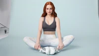 Madelaine Petsch: Fondo de pantalla inspirador de entrenamiento