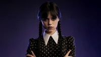 Explora Nuestro Exclusivo Fondo de Pantalla de Wednesday Addams