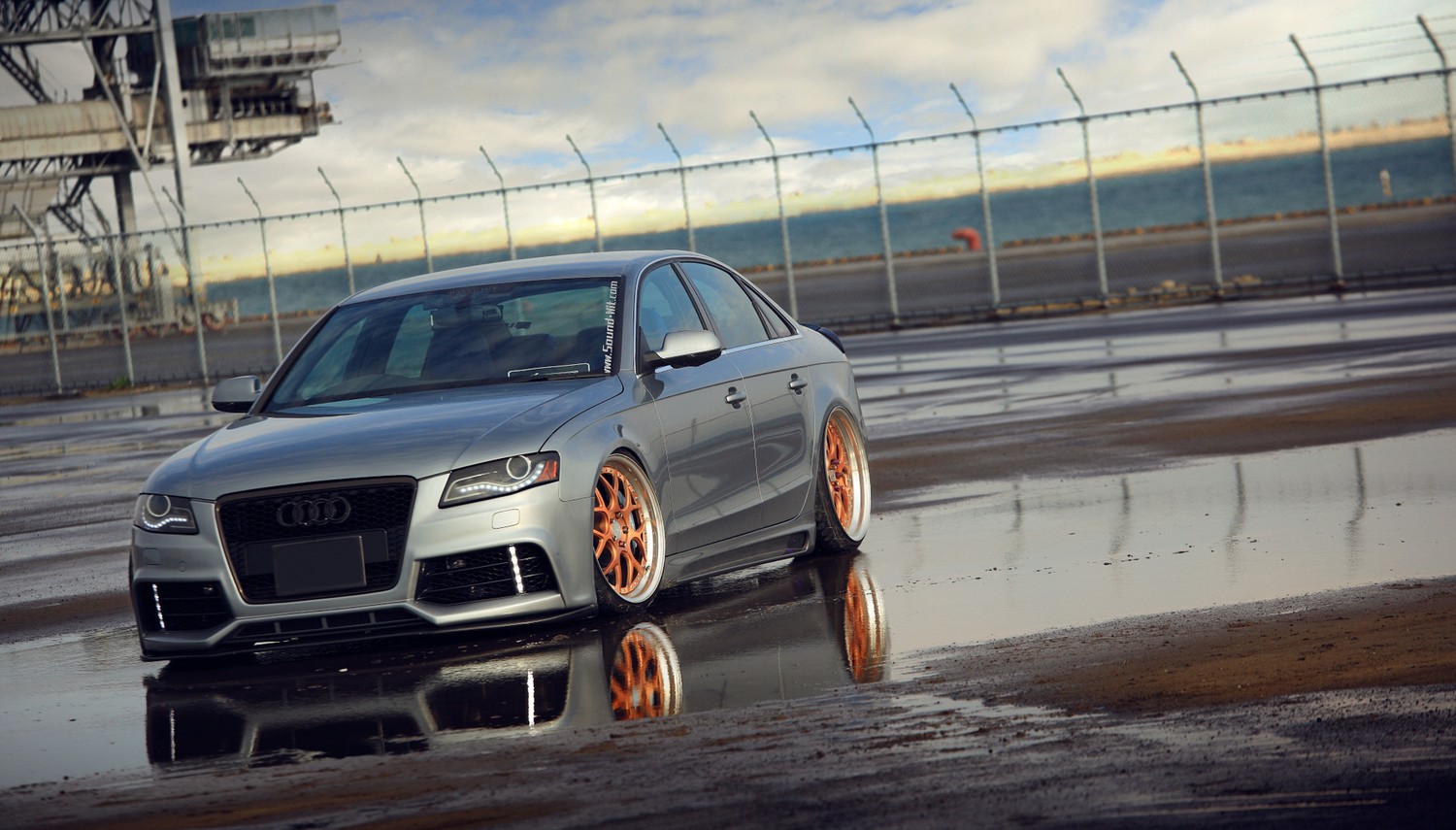 Stunning Audi RS4 Wallpaper for Car Enthusiasts