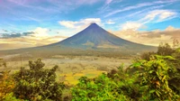 Vue Éblouissante du Volcan Mayon dans la Réserve Naturelle