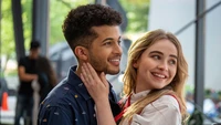 Fondo de Pantalla de Sabrina Carpenter y Jordan Fisher de la Serie de Netflix