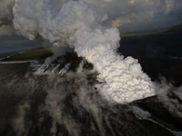 Fondo de pantalla impresionante de la erupción del volcán inferior de Puna 2018