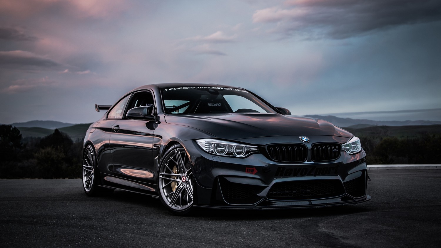 High-Quality BMW M4 Wallpaper for Car Enthusiasts