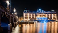 Découvrez la Scène Nocturne Illuminée d'Amsterdam