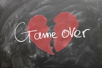 Descarga el Fondo de Pantalla 'Game Over' de Corazón Roto en Impresionante 4K y 5K