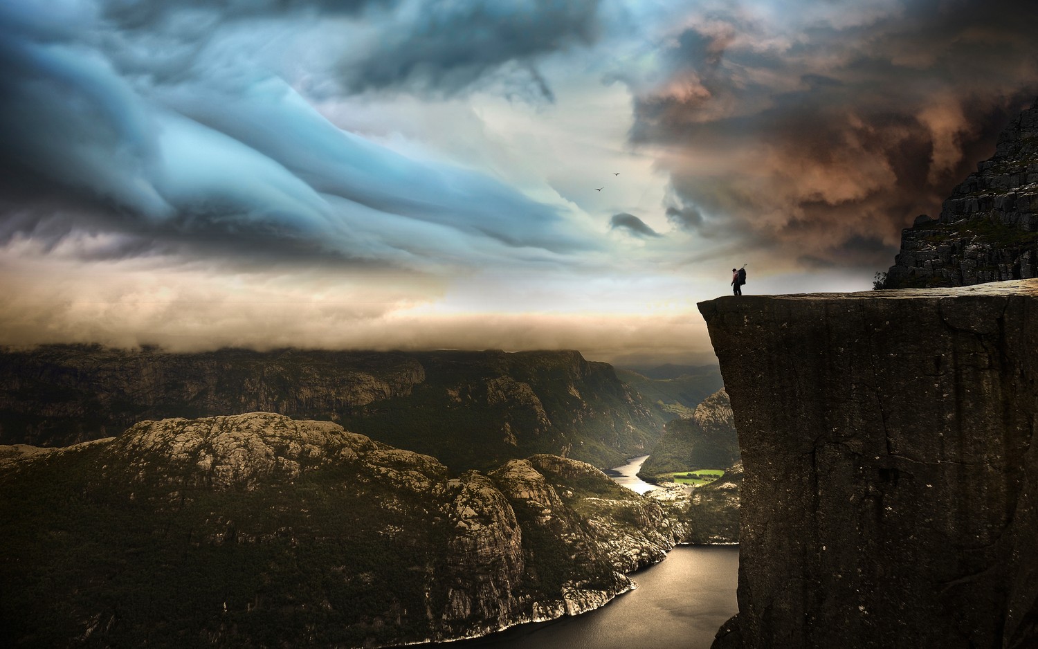 Stunning 4K Wallpaper of Pulpit Rock, Norway