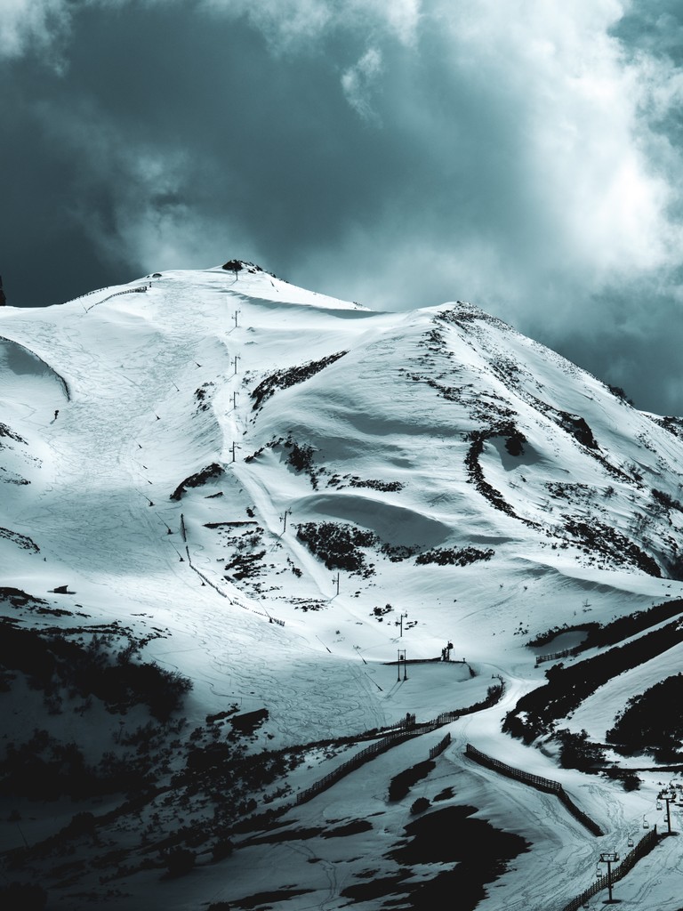 Breathtaking Ski Resort Wallpaper for Nature Lovers