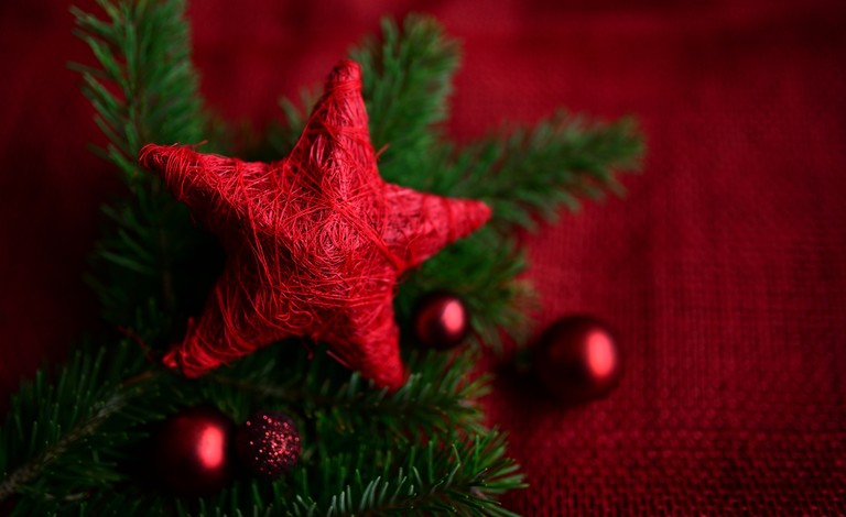 Download Beautiful Red Star Christmas Decoration Wallpaper