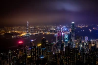 Explora el Impresionante Skyline de Hong Kong de Noche