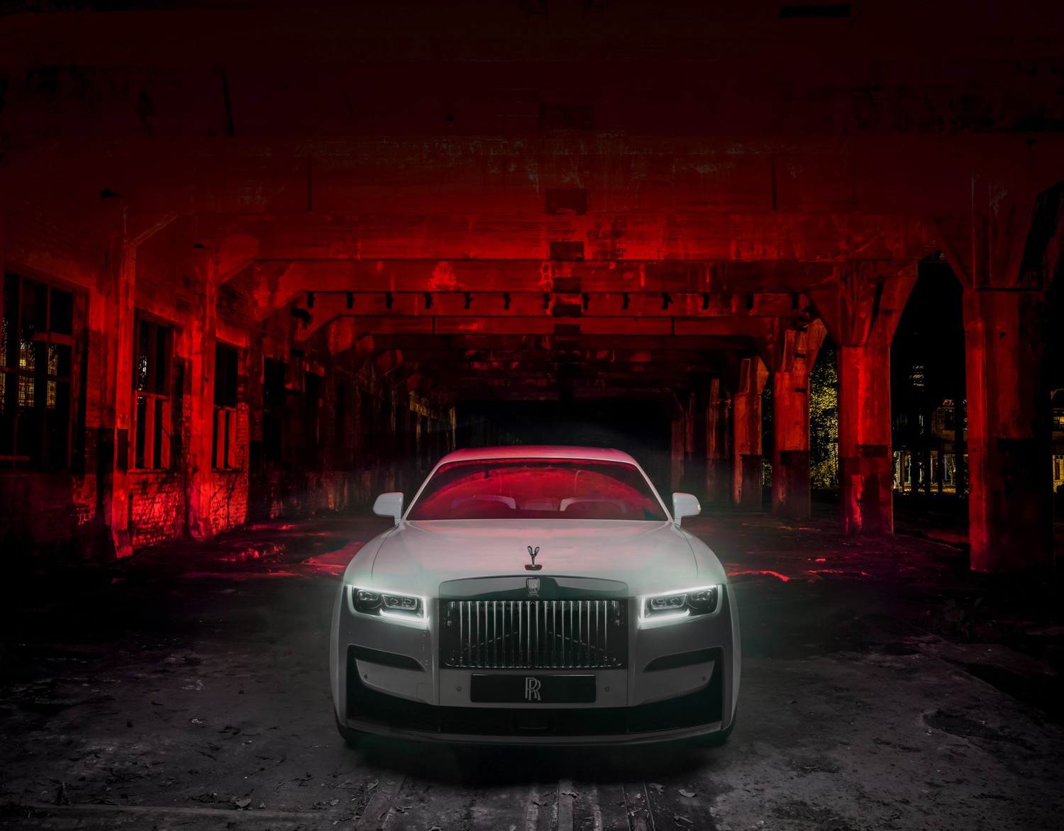 Experimenta el lujo con el fondo de pantalla de Rolls Royce Black Badge Ghost