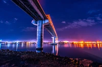 Vue Majestueuse du Pont Mactan-Mandaue Sous le Ciel Nocturne