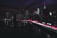 Descarga el mejor fondo de pantalla nocturno de Manhattan en 5K