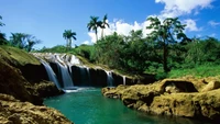 Fondo de Pantalla de Cascada Impresionante para Amantes de la Naturaleza