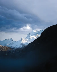 Fondo de Pantalla de Impresionante Escenario Montañoso