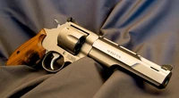 Téléchargez un Superbe Fond d'Écran du Revolver 45 Colt