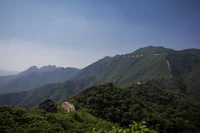 Hermoso Fondo de Pantalla de la Gran Muralla China con Paisajes Montañosos