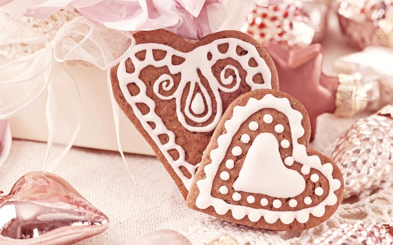 Gorgeous Gingerbread Heart Cookies Wallpaper