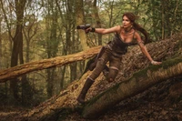 Descarga Impresionante Fondo de Pantalla de Lara Croft en la Naturaleza