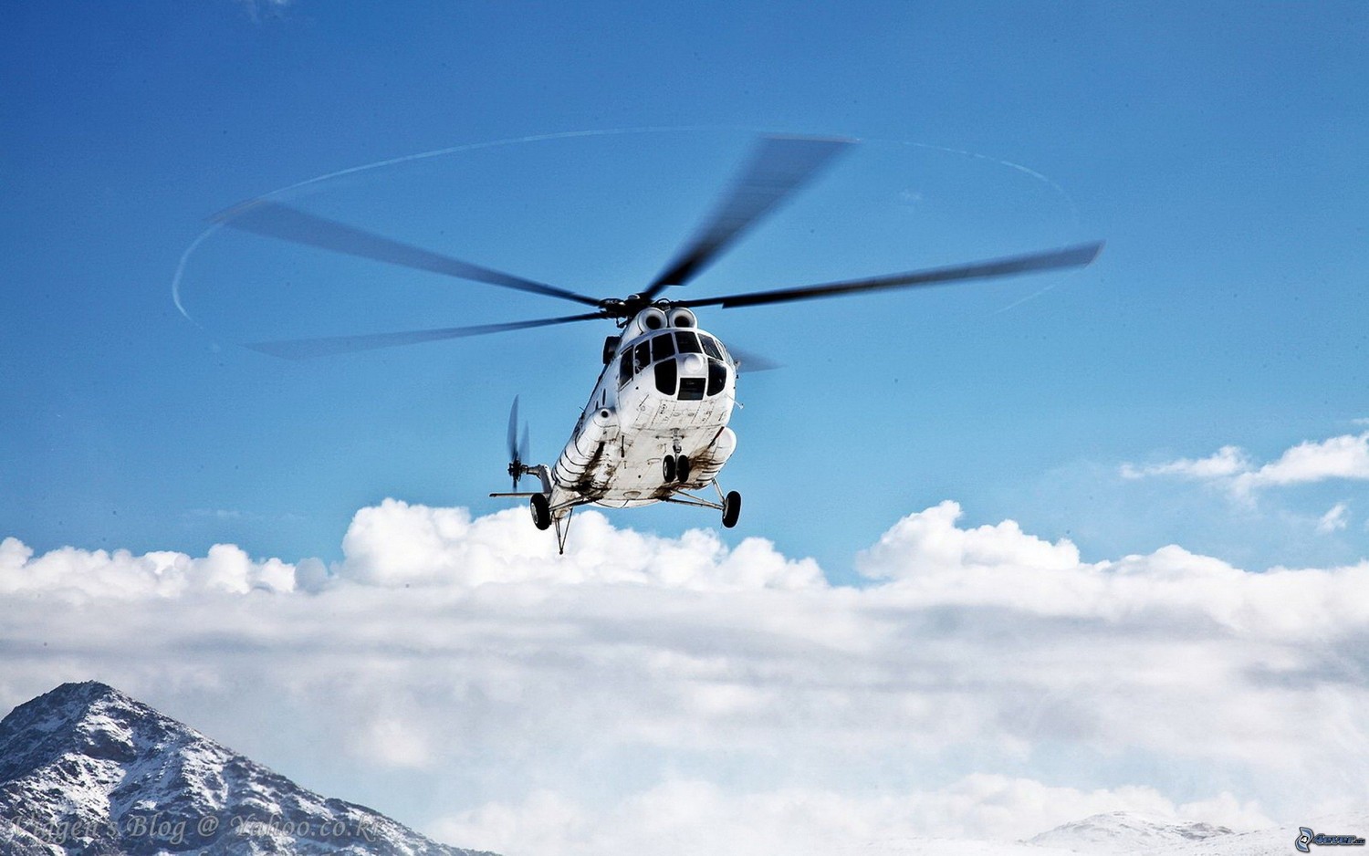 Stunning Military Helicopter in Flight Wallpaper