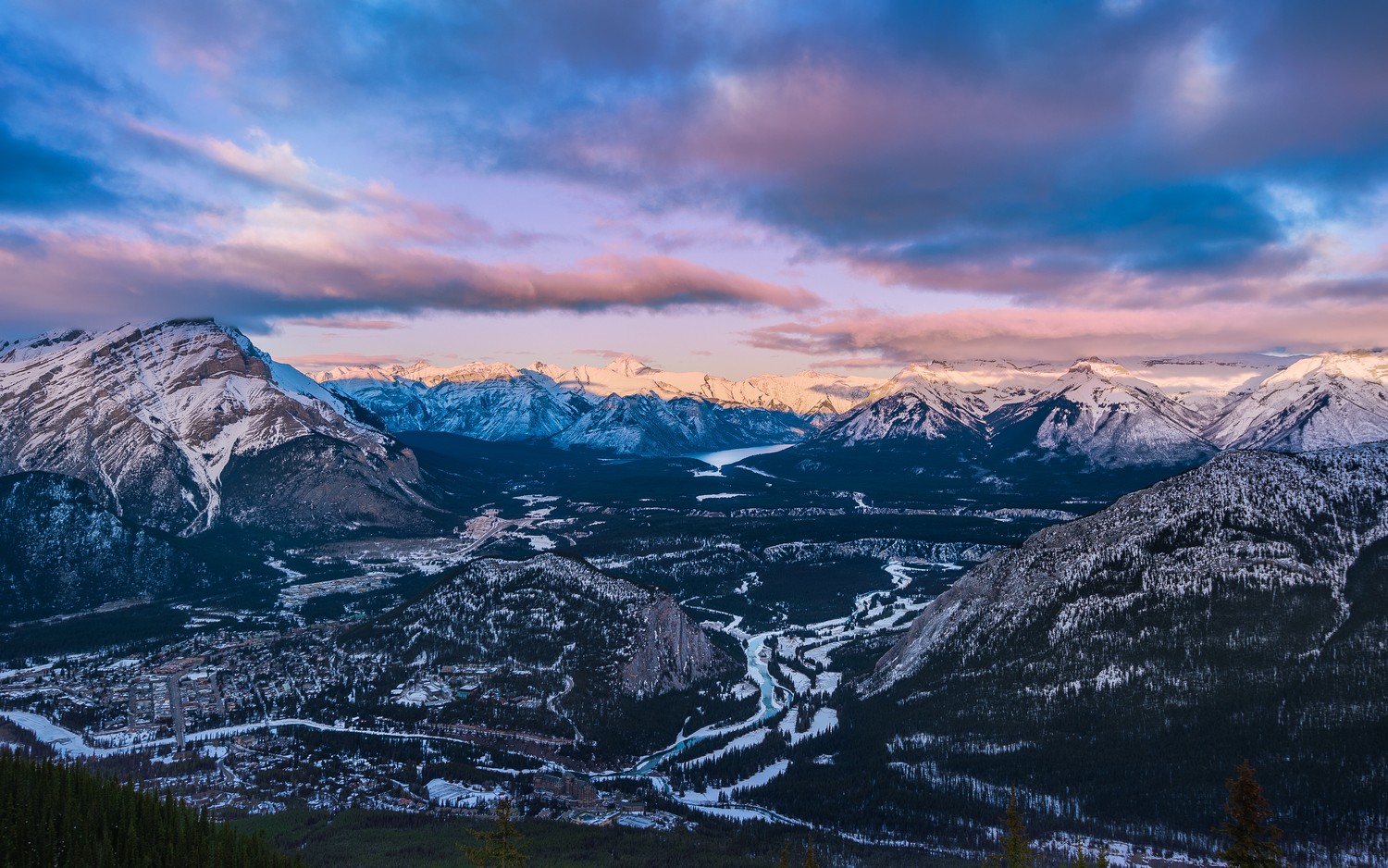 Experience the Stunning Winter Landscape of Banff National Park