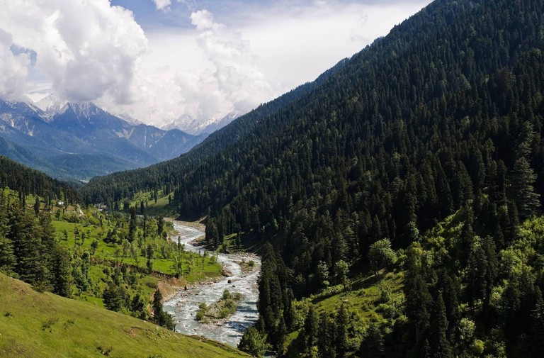 Explore the Breathtaking Beauty of the Himalayan Valley