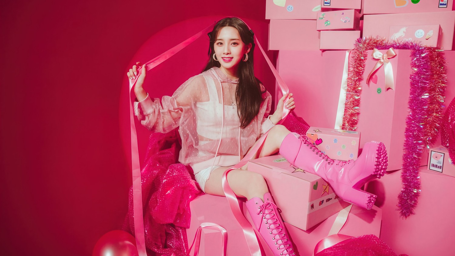 Kim Na Young in Vibrant Pink - Lightsum Wallpaper