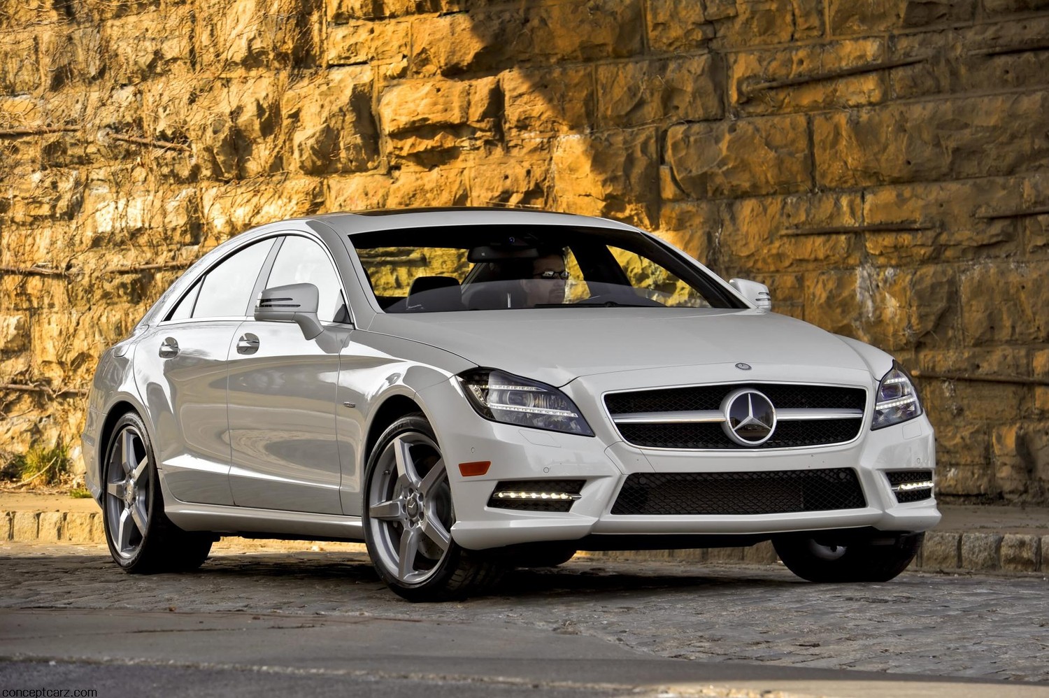 Mercedes Benz CLS Class Wallpaper - Elegant Sports Car Design