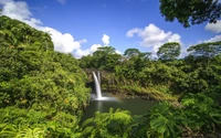 Experimenta la Belleza de Rainbow Falls en el Parque Nacional Erawan