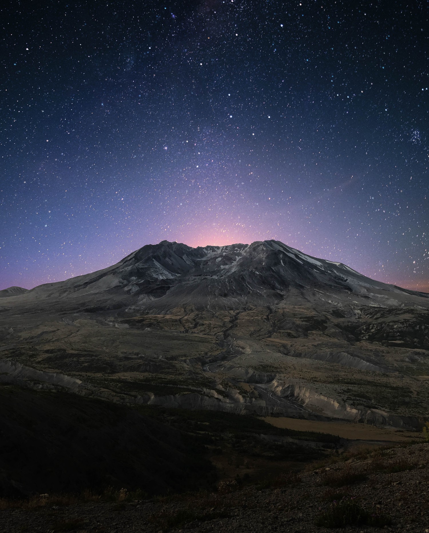 Explore a Breathtaking Night Sky Wallpaper Featuring a Mountain Range