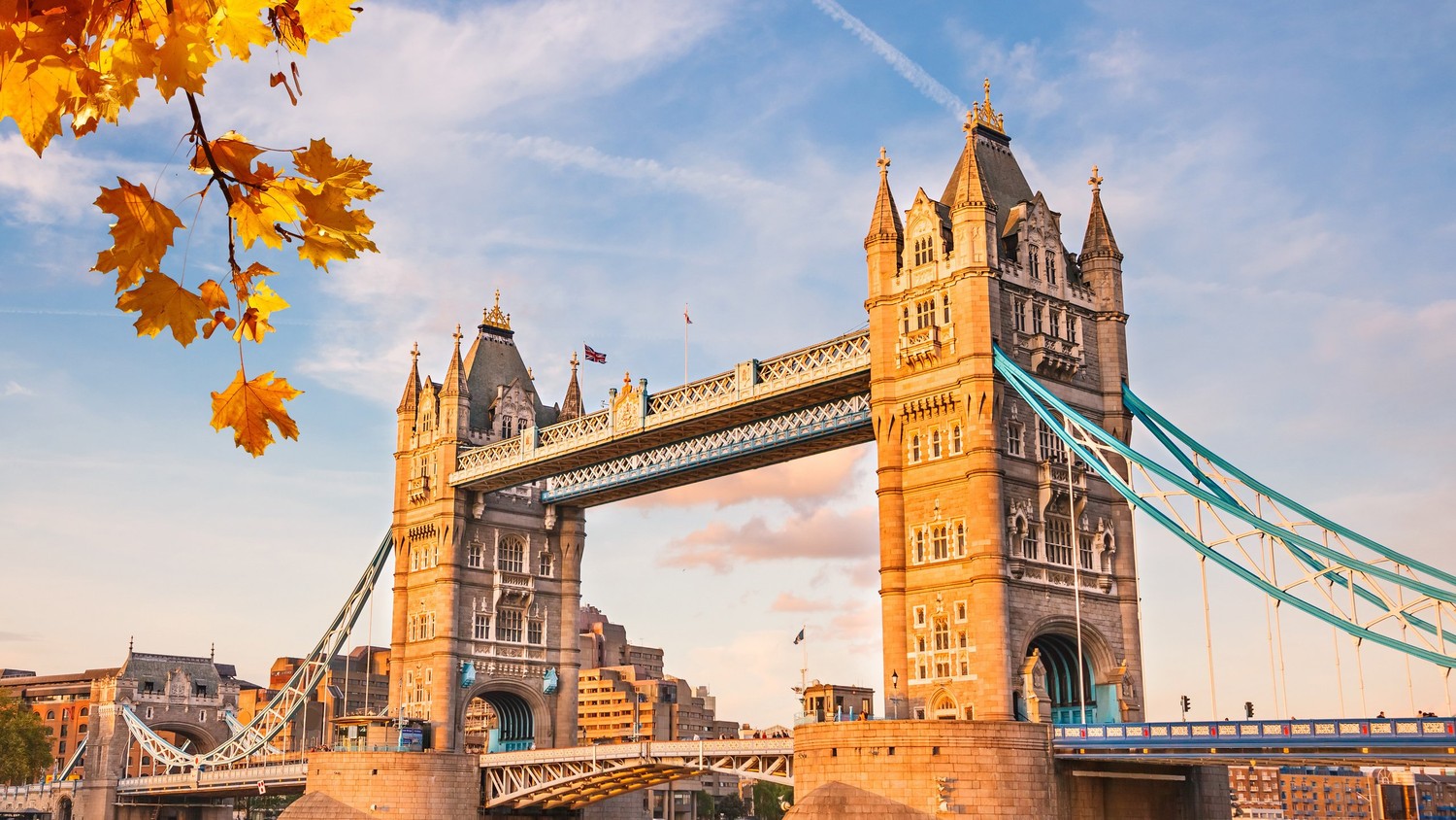 Download Our Stunning Tower Bridge Wallpaper