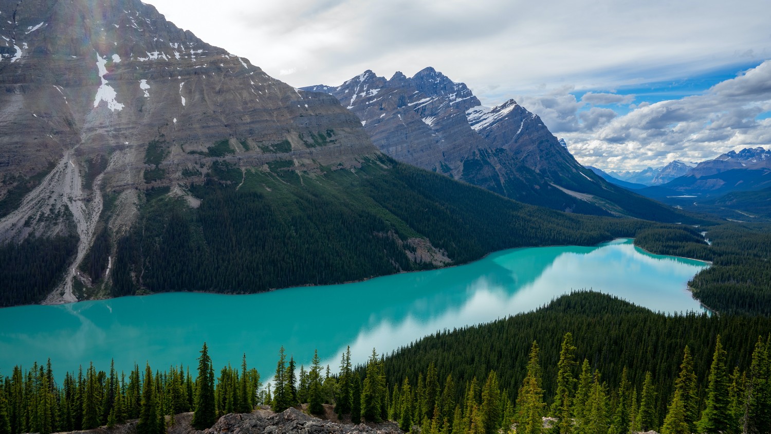 Découvrez le magnifique lac Peyto dans le parc national de Banff